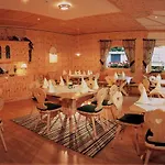 Кемпинг Mountainview - Im Zillertal Direkt Am 5 Sterne Aufenfeld Mit Hallenbad Und Sauna *