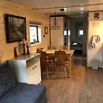 Кемпинг Mountainview - Im Zillertal Direkt Am 5 Sterne Aufenfeld Mit Hallenbad Und Sauna *