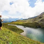 Кемпинг Mountainview - Im Zillertal Direkt Am 5 Sterne Aufenfeld Mit Hallenbad Und Sauna *