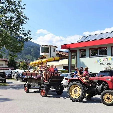 Mountainview - Im Zillertal Direkt Am 5 Sterne Aufenfeld Mit Hallenbad Und Sauna 캠프장 *